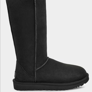 UGG Classic Tall II Boot in Black. Size 7.